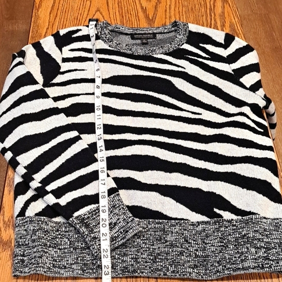 Banana Republic Women's Black and White Zebra Print Wool Blend Sweater Medium - Picture 4 of 6